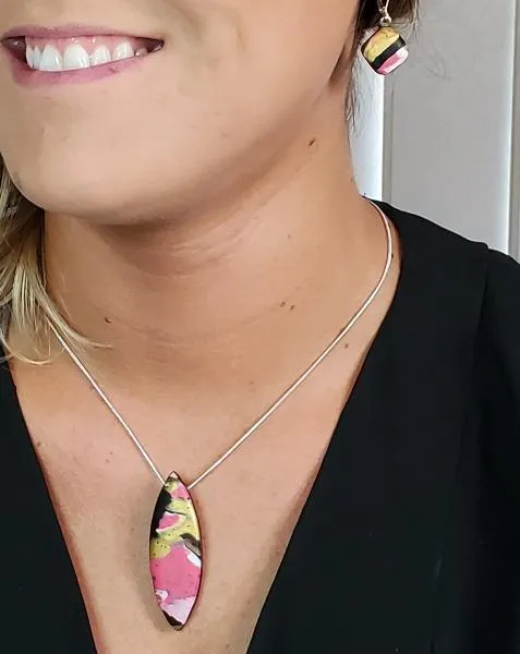 3/4" x 2-1/4" Sharp Dagger Pendant - A Day in Paris
