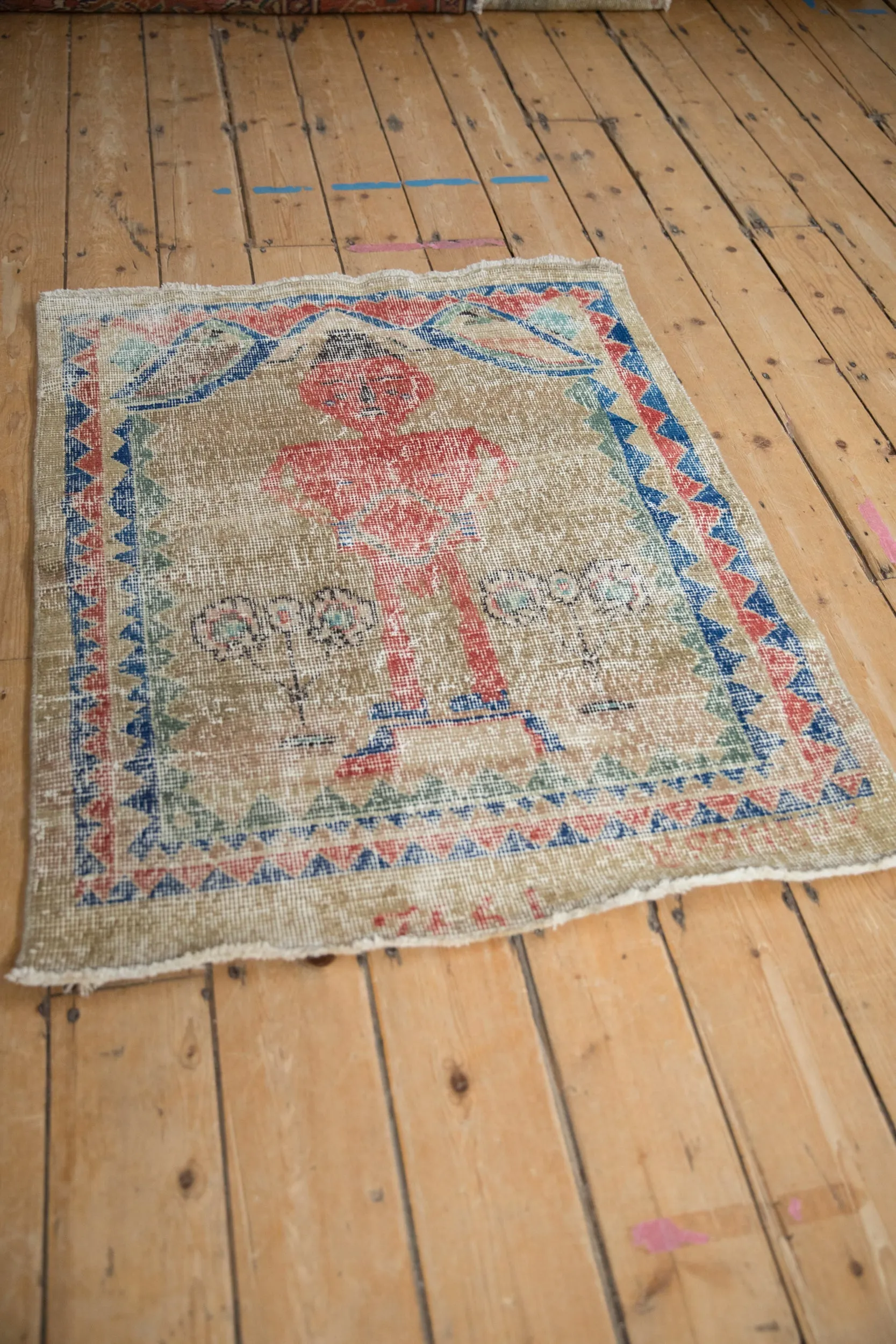 3x3.5 Vintage Distressed Sparta Square Rug