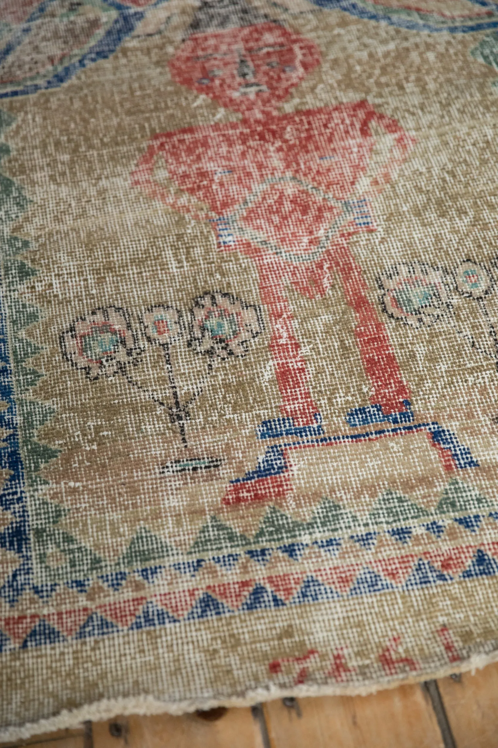 3x3.5 Vintage Distressed Sparta Square Rug