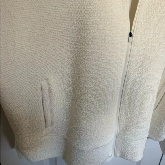 Banana Republic Active Textured Jacket in Cream Size L