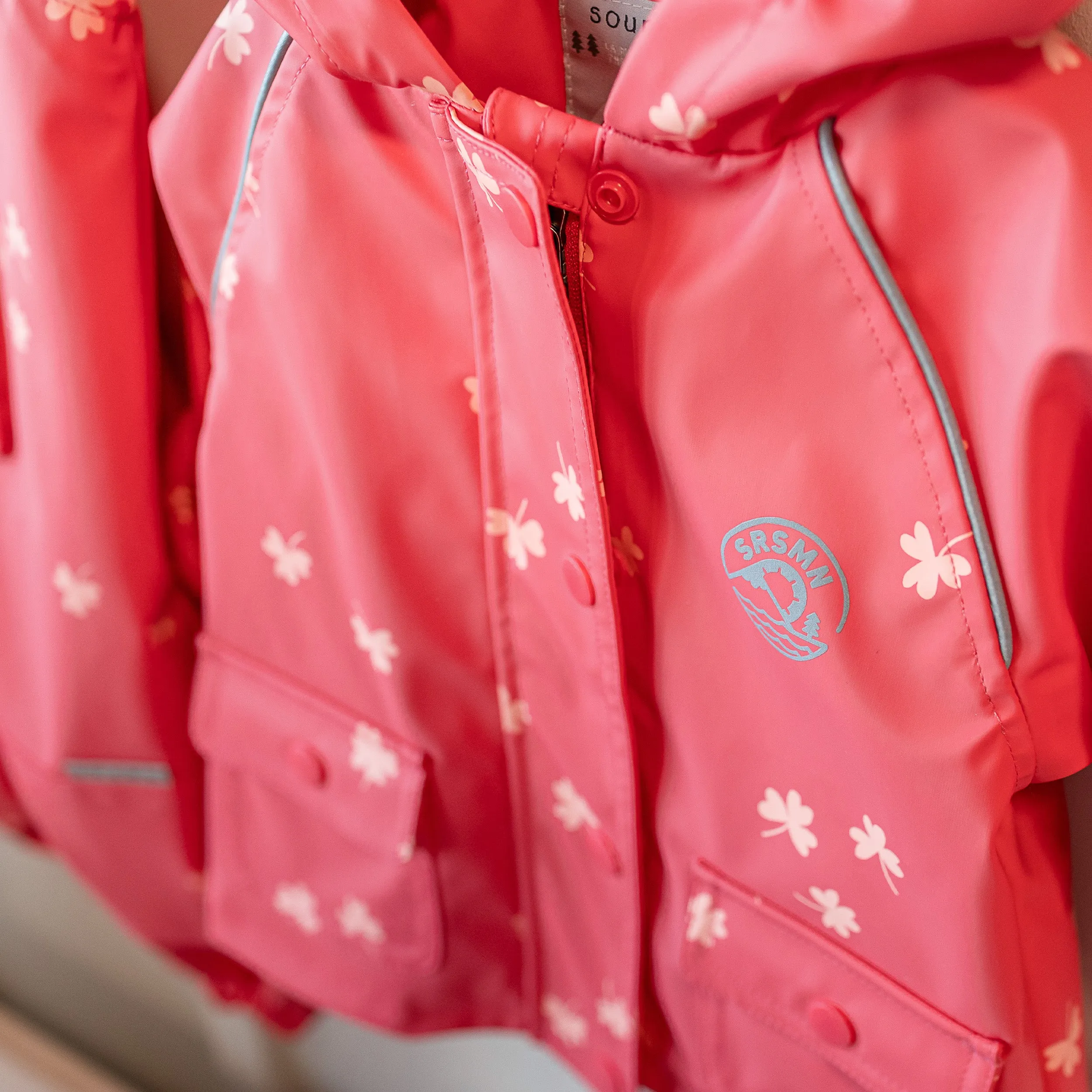 Manteau à capuchon imperméable rose en polyuréthane, bébé || Pink hooded rain coat in polyurethane, baby