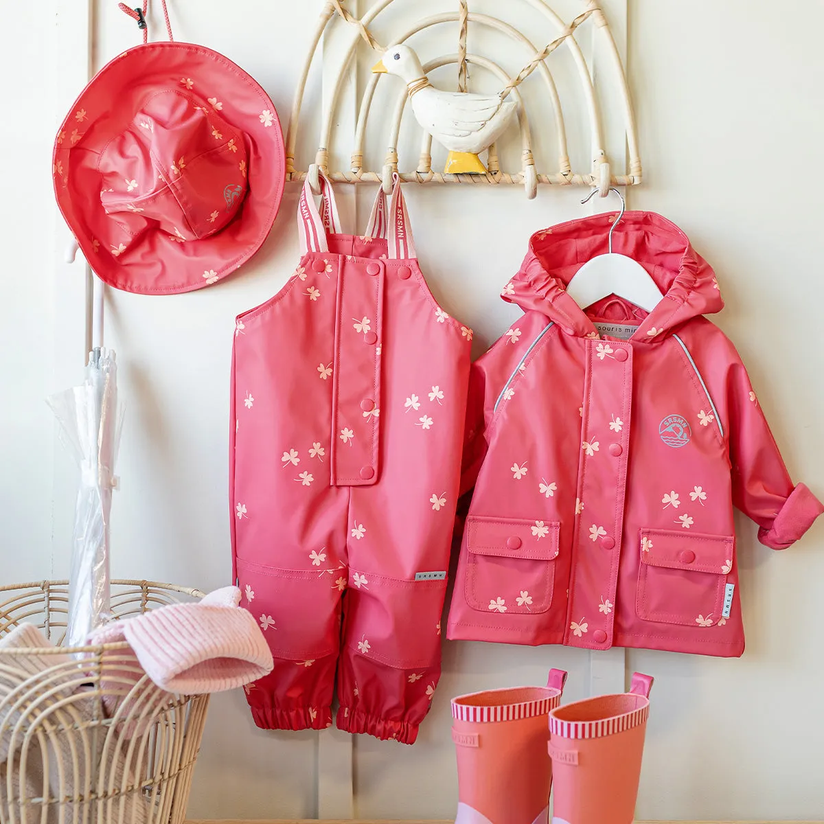 Manteau à capuchon imperméable rose en polyuréthane, bébé || Pink hooded rain coat in polyurethane, baby