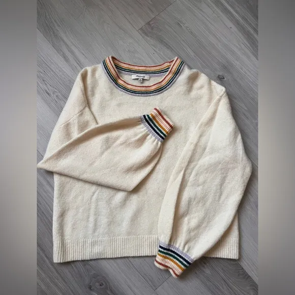 MEDWELL.  Women's Cream Sweater with Multicolor Trim
