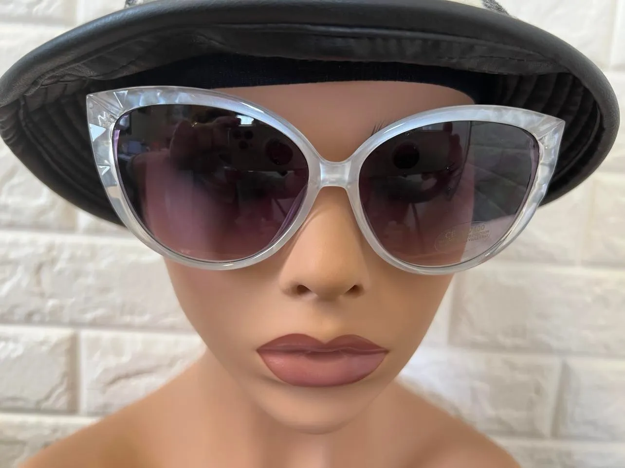 New Designer Rep. Sunglasses, 400 UV Protection! Stylish Gradient Lenses! Pearly White
