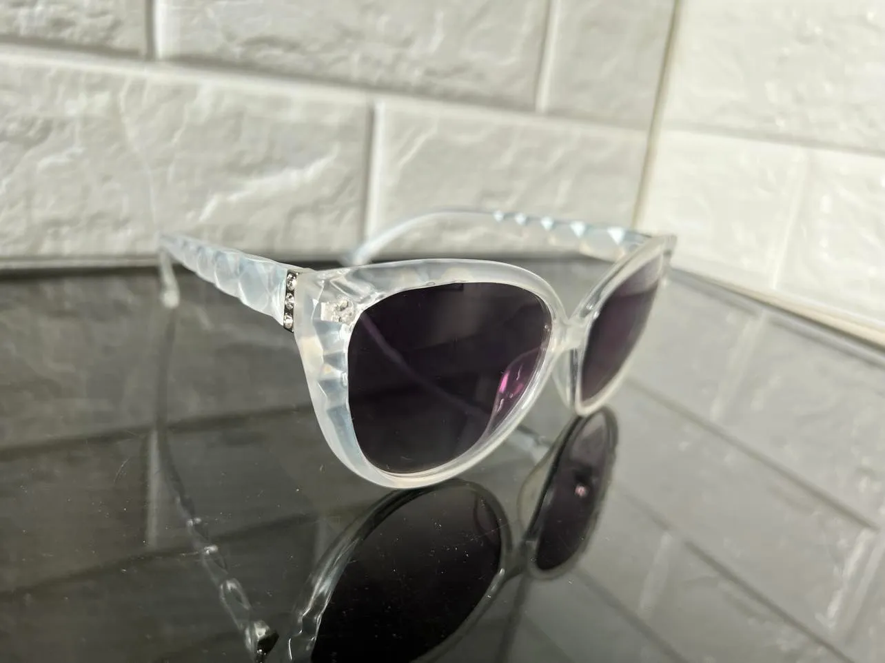 New Designer Rep. Sunglasses, 400 UV Protection! Stylish Gradient Lenses! Pearly White