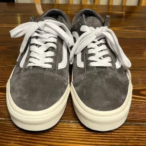 NWOB VANS HEIQ Eco Dry Water Repellent Gray and White Skate Shoes