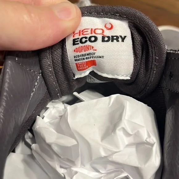 NWOB VANS HEIQ Eco Dry Water Repellent Gray and White Skate Shoes