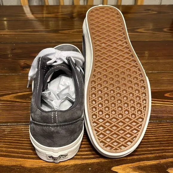 NWOB VANS HEIQ Eco Dry Water Repellent Gray and White Skate Shoes