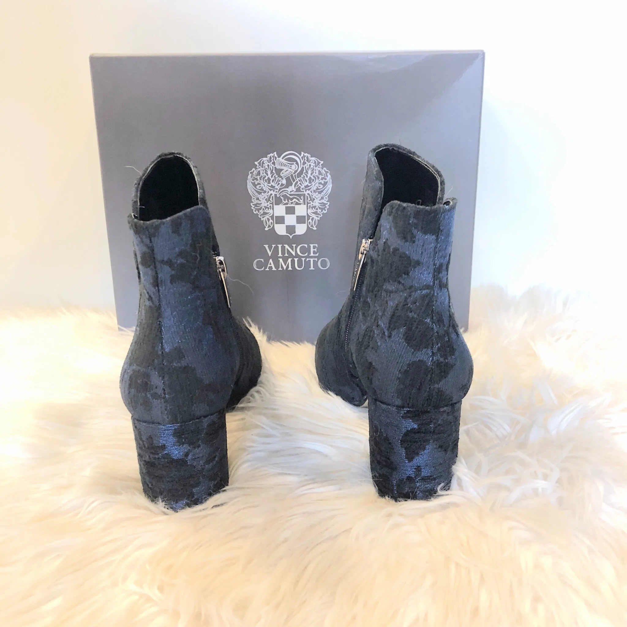 VINCE CAMUTO NEW SIZE 9 BOOTIES