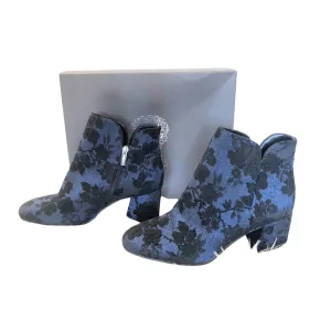 VINCE CAMUTO NEW SIZE 9 BOOTIES